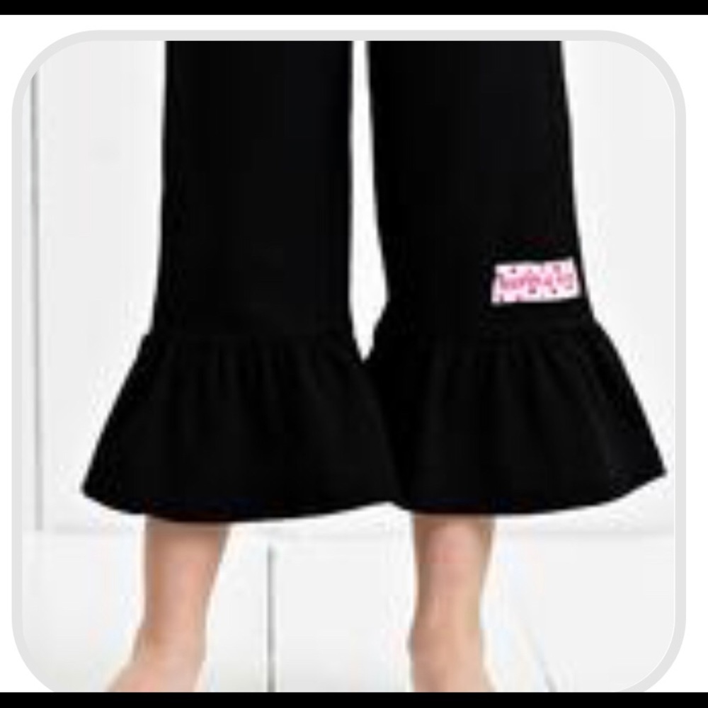 Black ruffle capris